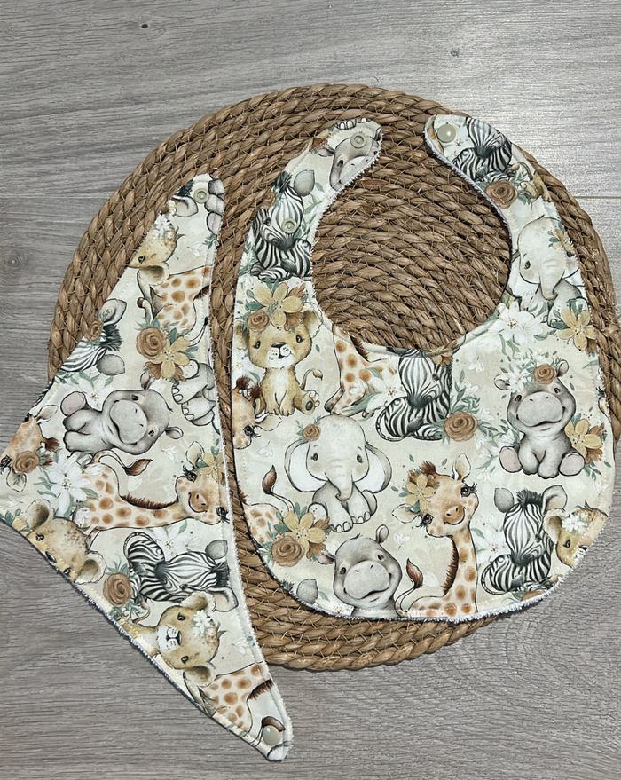 Lot 2 bavoirs animaux mignons fait main