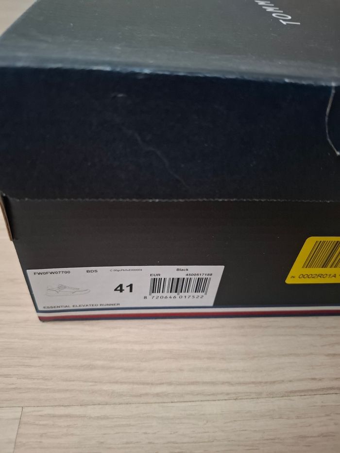 Baskets Tommy Hilfiger t.41 Cuir/daim valeur 140euro jamais porte - photo numéro 8