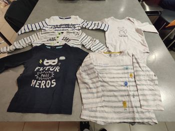 Lot de 4 t-shirts manches longues enfant garçon + un body manches longues– Taille 18 mois
