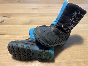 Bottes de neige lumineuses bleu et noir pointure 24