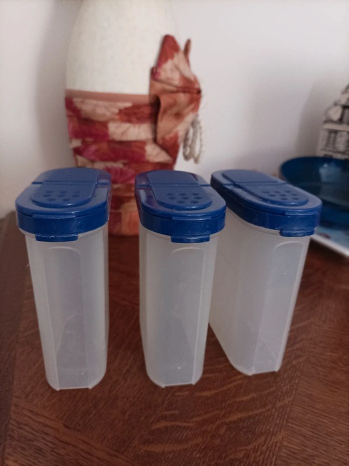 Lot 3 boîtes à épices Tupperware