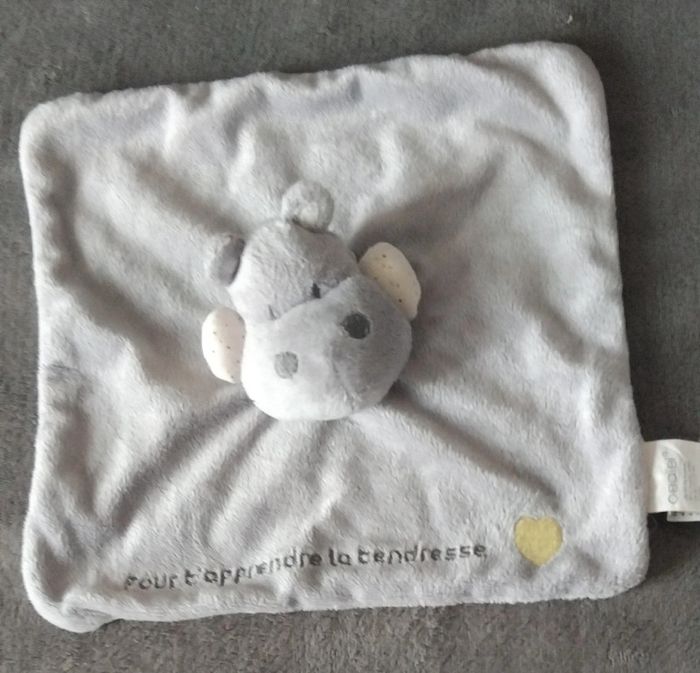 Doudou hippopotame carre plat gris et à pois - cœur jaune - Obaibi