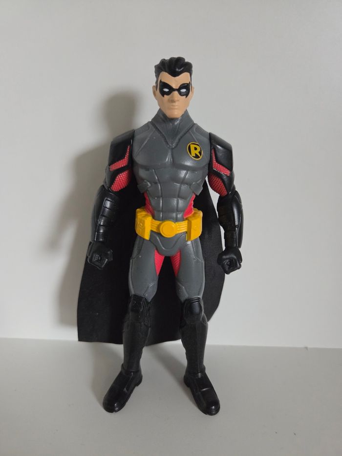 Figurine Articulée robin (DC Comics) - Version Rebirth/Armure Grise 15 cm