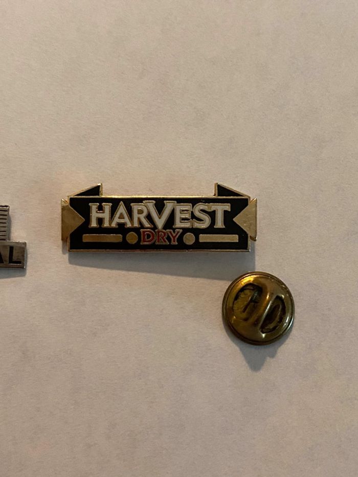 Lot de 2 pin’s - photo numéro 2