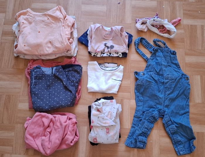 Lot vêtements fille 12 mois