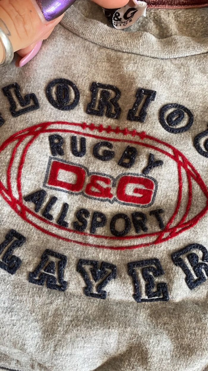 Sweat dolce & gabbanna 3/6 mois bon état gris et rouge - photo numéro 4