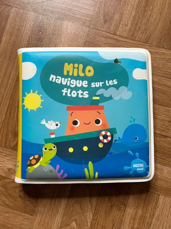 Livre de bain en plastique Milo navigue sur les flots - Auzou Éveil