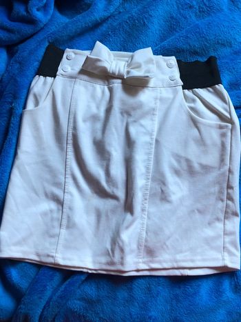 Jupe avec noeud