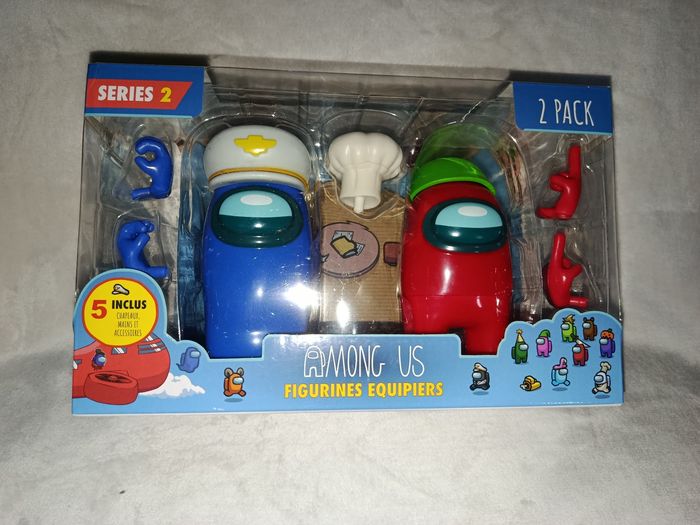 Revente cadeau : coffret 2 figurines  " among us " ( bien tout lire merci)