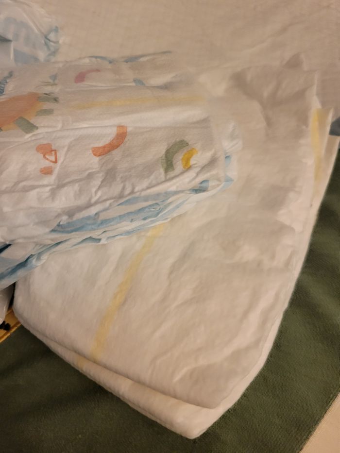 23 couches pampers 4/8kg