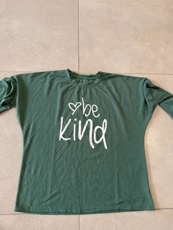 Haut vert taille M, très bon état