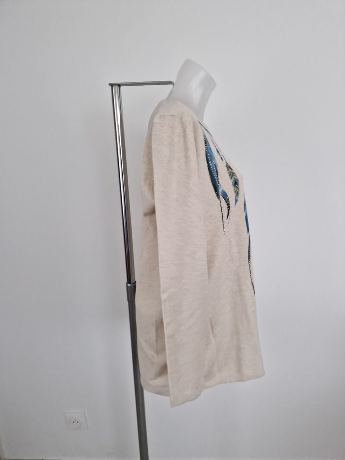 Haut beige crème motif plumes bleues avec perles argentées H&L - photo numéro 5