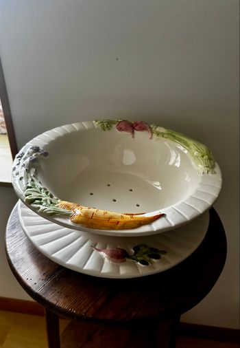 Bel égouttoir à légumes et son assiette barbotine