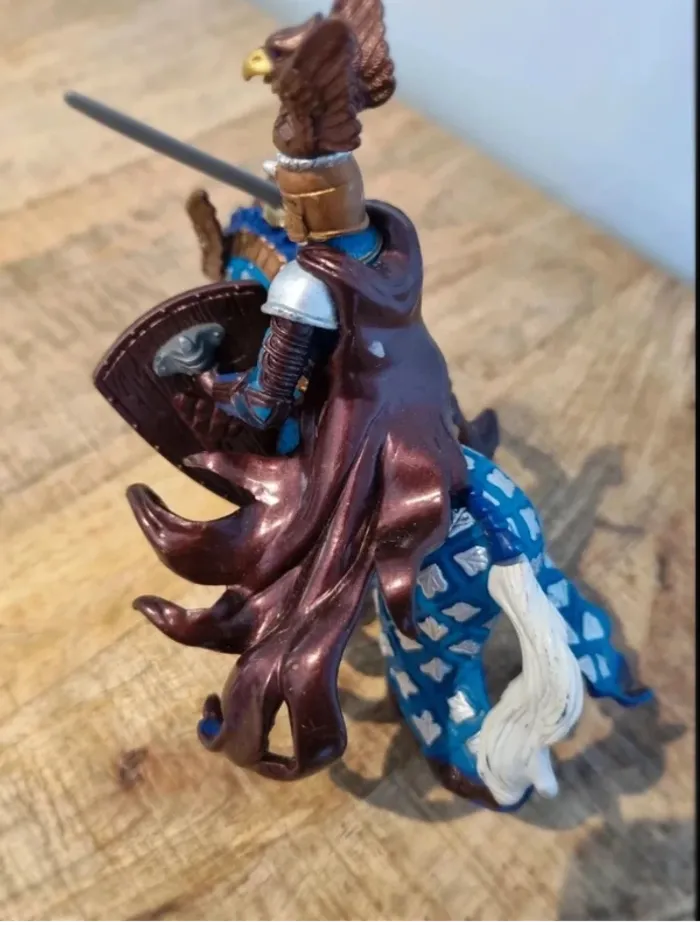 Figurine Papo - Le Cheval et le chevalier du Maître Cimier Aigle - photo numéro 3