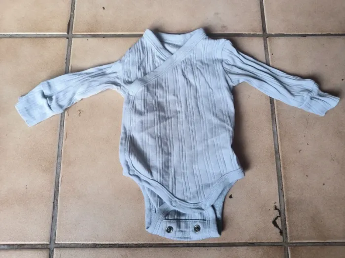 Body bleu clair 1 mois