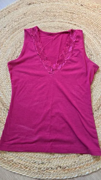 Top debardeur shein taille M rose framboise dentelle