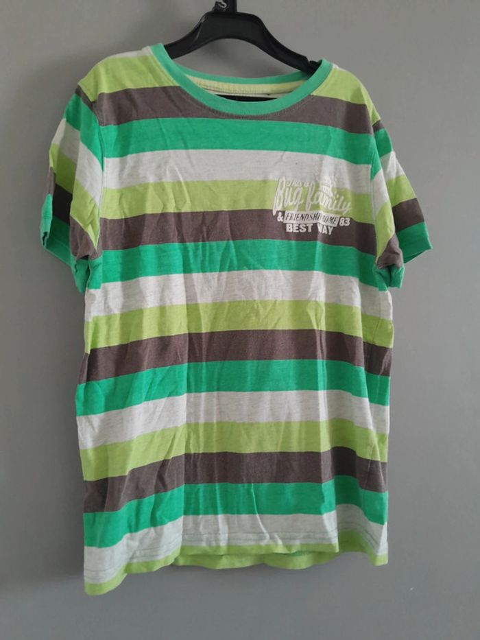 T-shirt à rayures taille 10 ans 💖