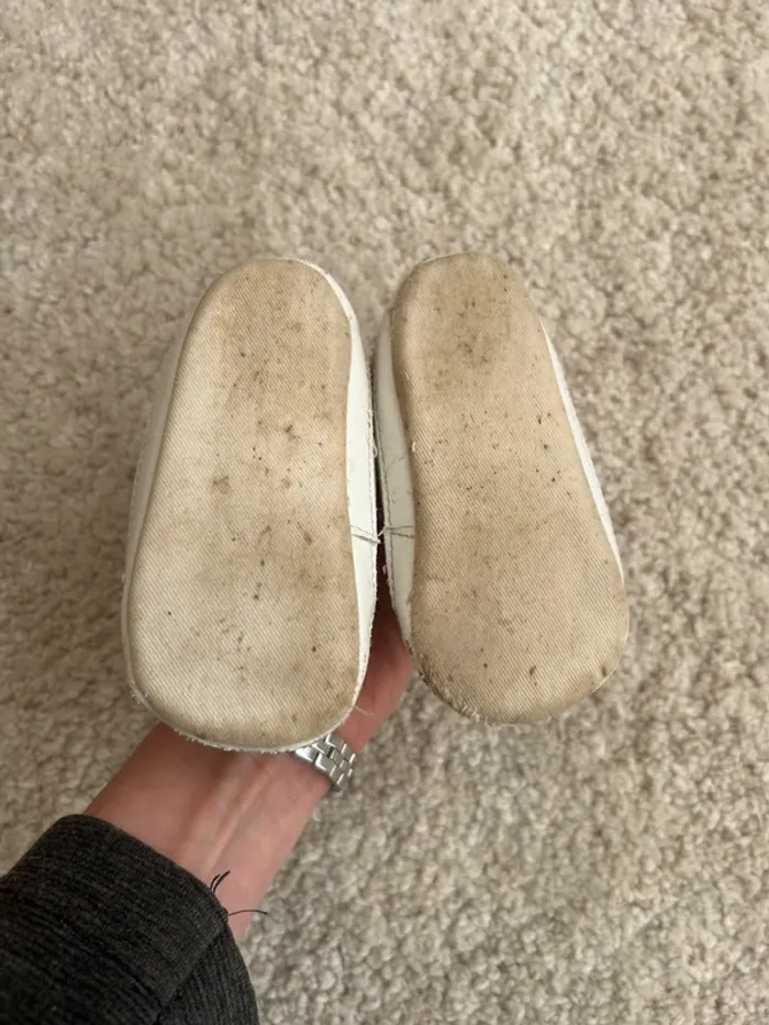 Paire de chaussures de type baskets blanches fille très souples - - photo numéro 3