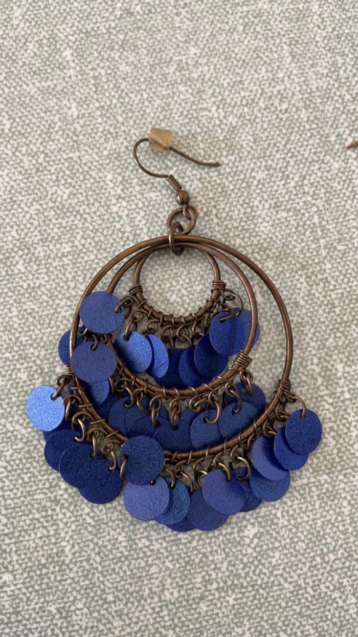 Boucles d’oreilles pendantes bleues - photo numéro 3