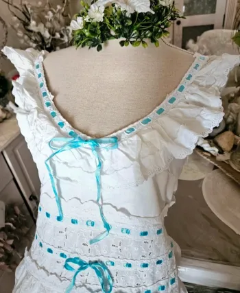 Haut blanc broderie ruban bleu Griffin Taille 36/38 Neuf