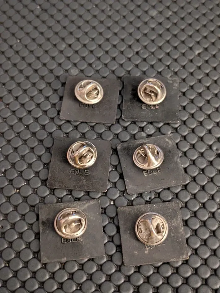 Lot de 6 pin's Quelle signés Eole - photo numéro 2