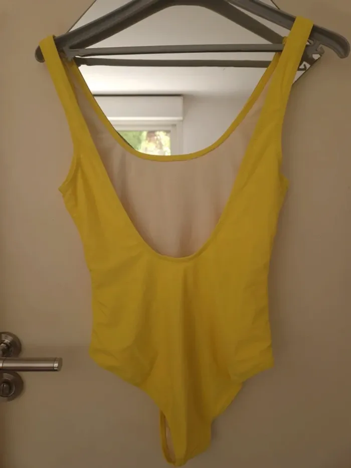 Maillot de bain jaune avec écriture taille M - photo numéro 2