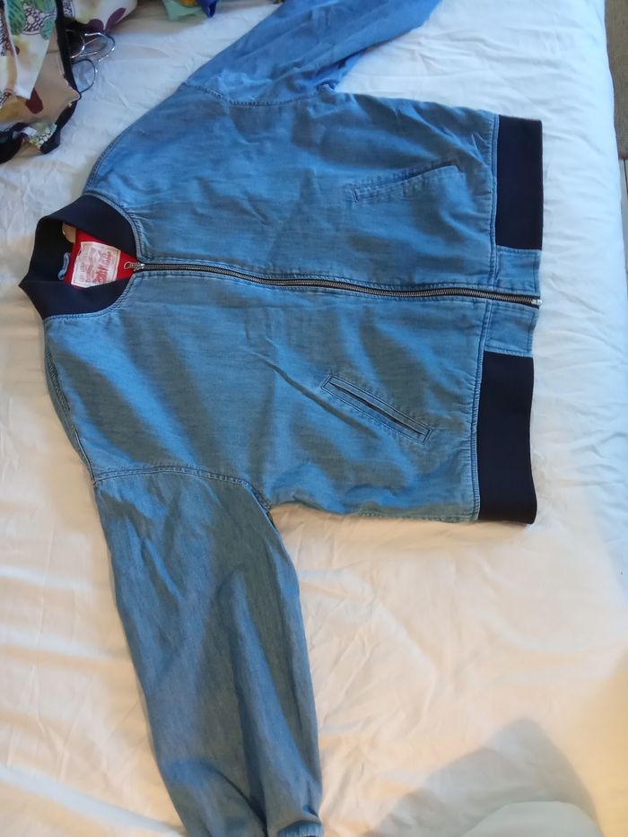 Manteau levis - photo numéro 2