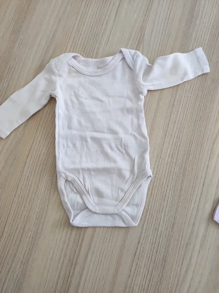 Lot 7 bodies 3 mois - photo numéro 8