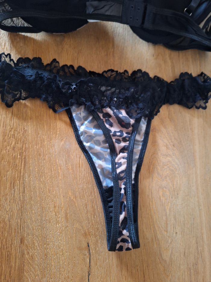 Lingerie neuve taille 40 - photo numéro 3