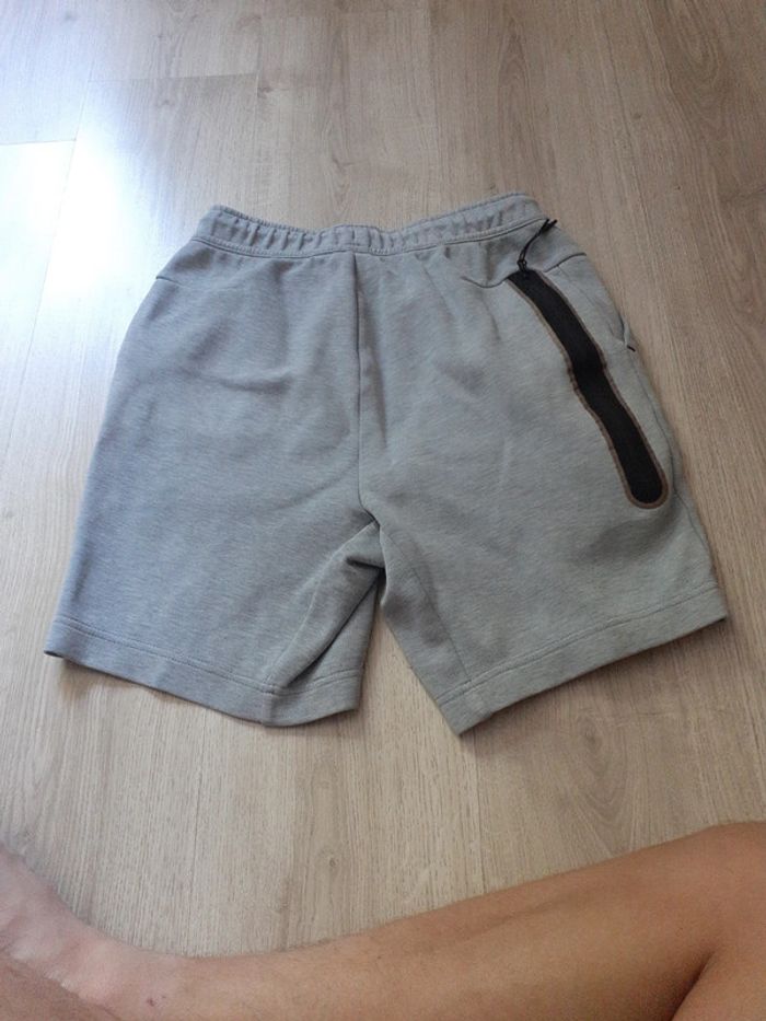 Short Nike Tech Fleece gris - photo numéro 5