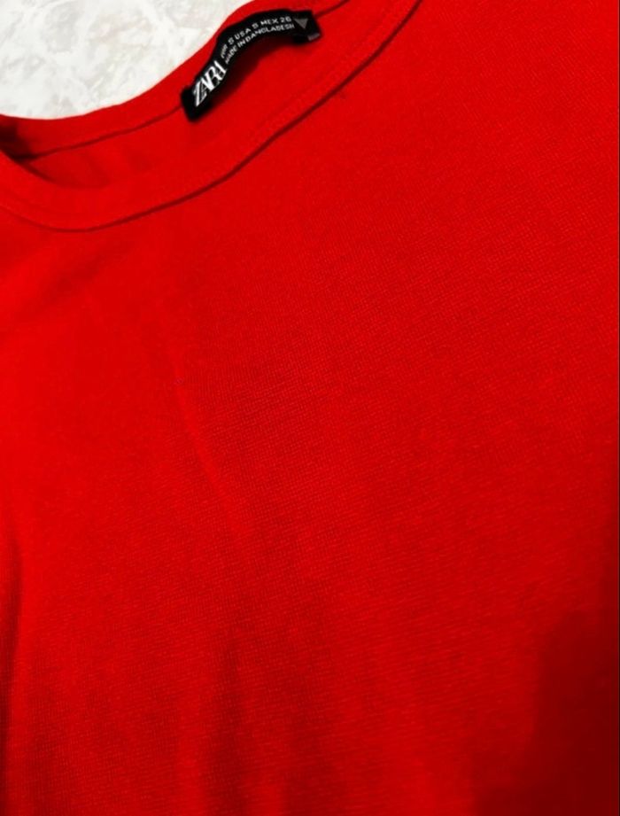 T-shirt rouge – Zara – Taille S - Neuf sans étiquette - photo numéro 3