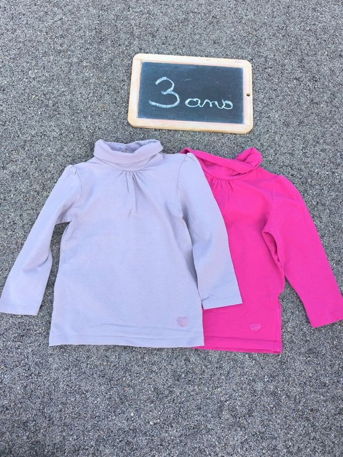 Lot de 2 T-shirts manches longues taille 3 ans en très bon état