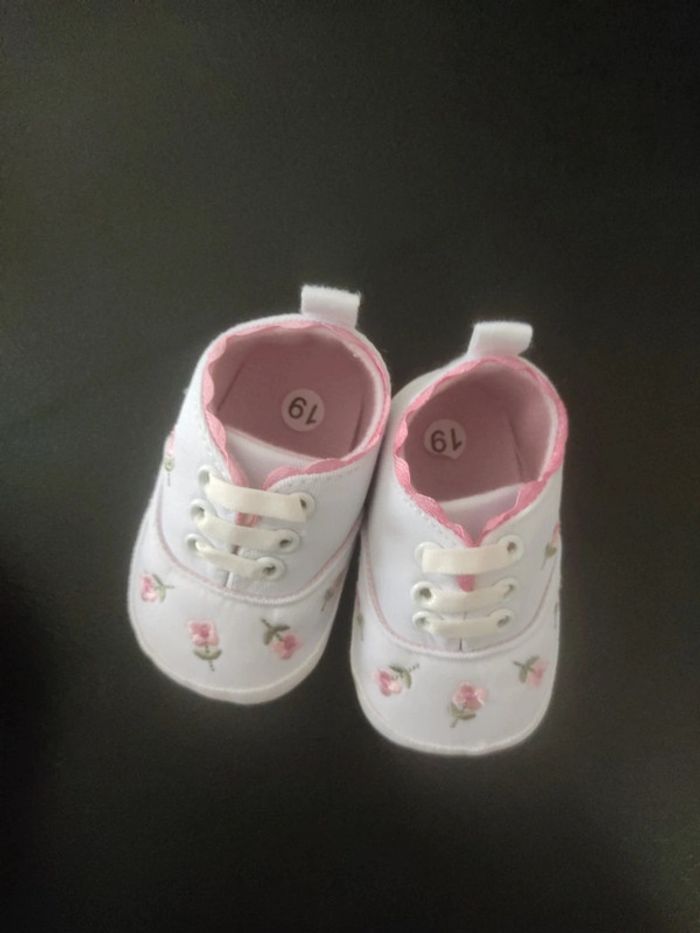 Magnifique paire de chaussures fille - photo numéro 3
