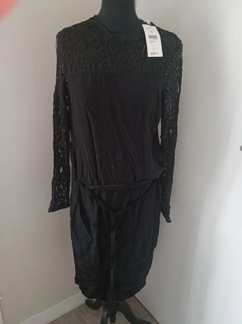 Robe en dentelle Jacqueline Riu 36/38 valeur 70€