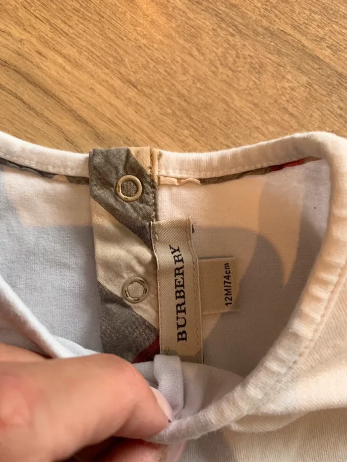 T-shirt burberry taille 12 mois - photo numéro 4
