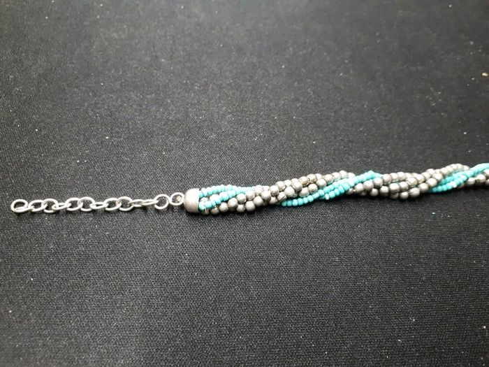 Bracelet entrelacé argenté et bleu - photo numéro 4