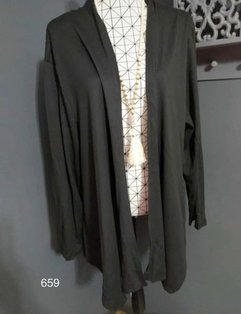 Cardigan Noir Court Grande Taille 54 – Élégant, Léger et Polyvalent 🖤