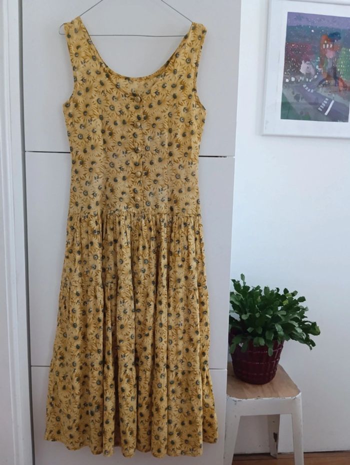 Robe vintage longue Boutonnée dos
Imprimé tournesols - photo numéro 6