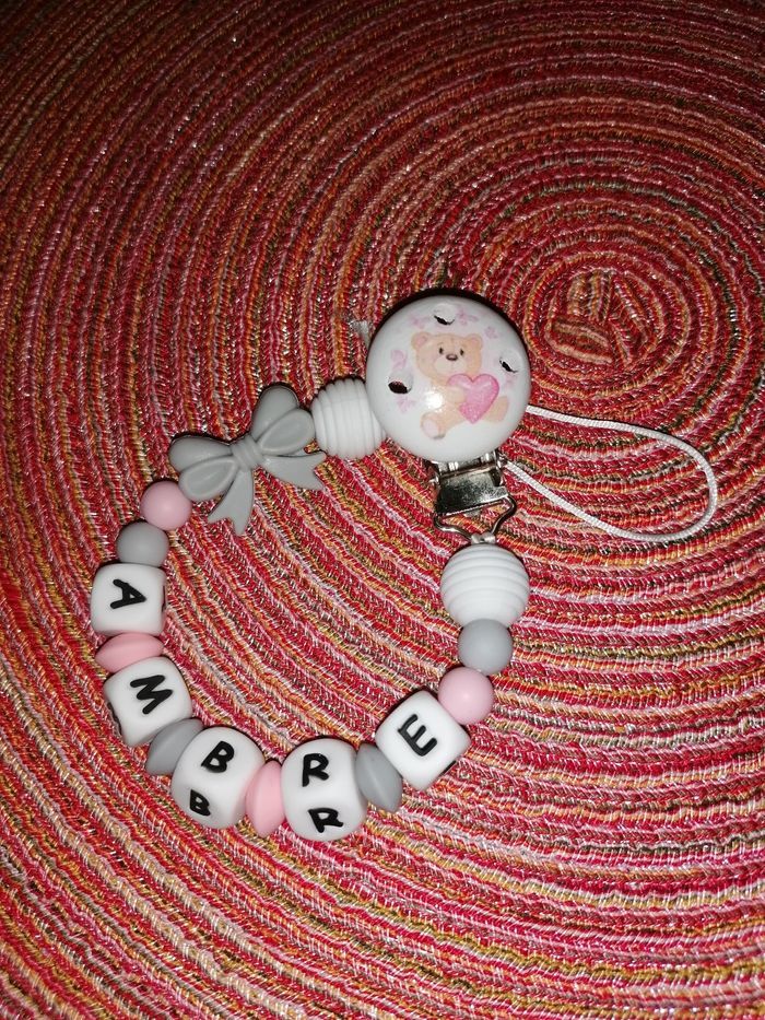 Attache tétine personnalisée