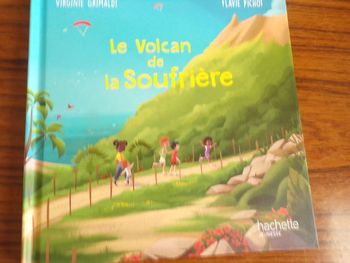 Livre macdo Le volcan de la Soufrière