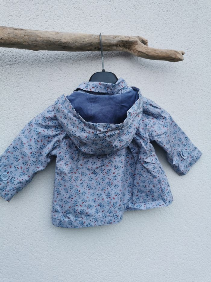 Trench court bébé fille bleu motif liberty 18 mois boutchou excellent état - photo numéro 3