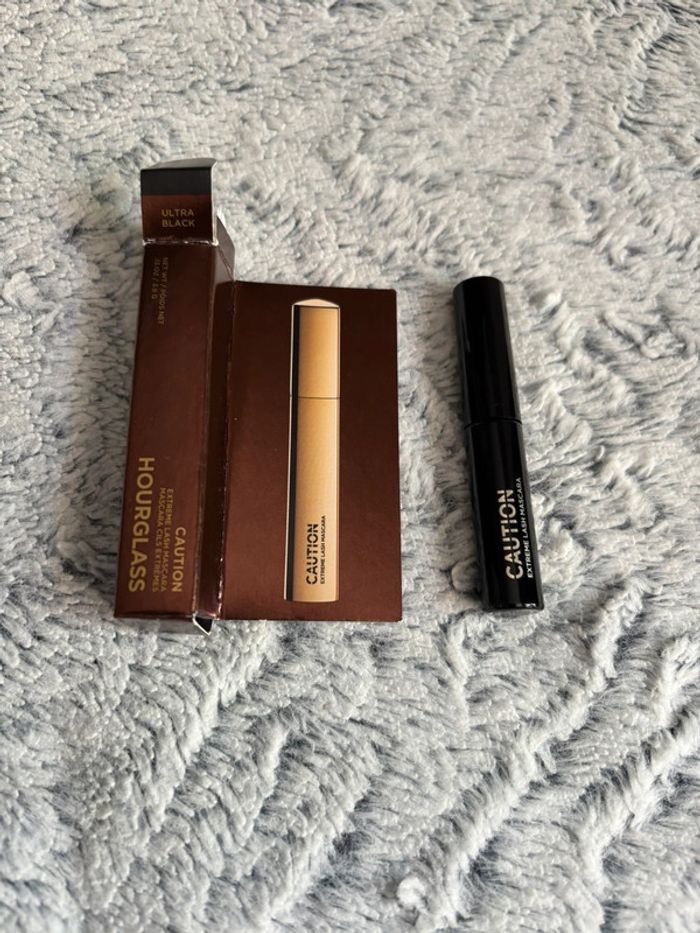 mascara noir hourglass caution ultra black