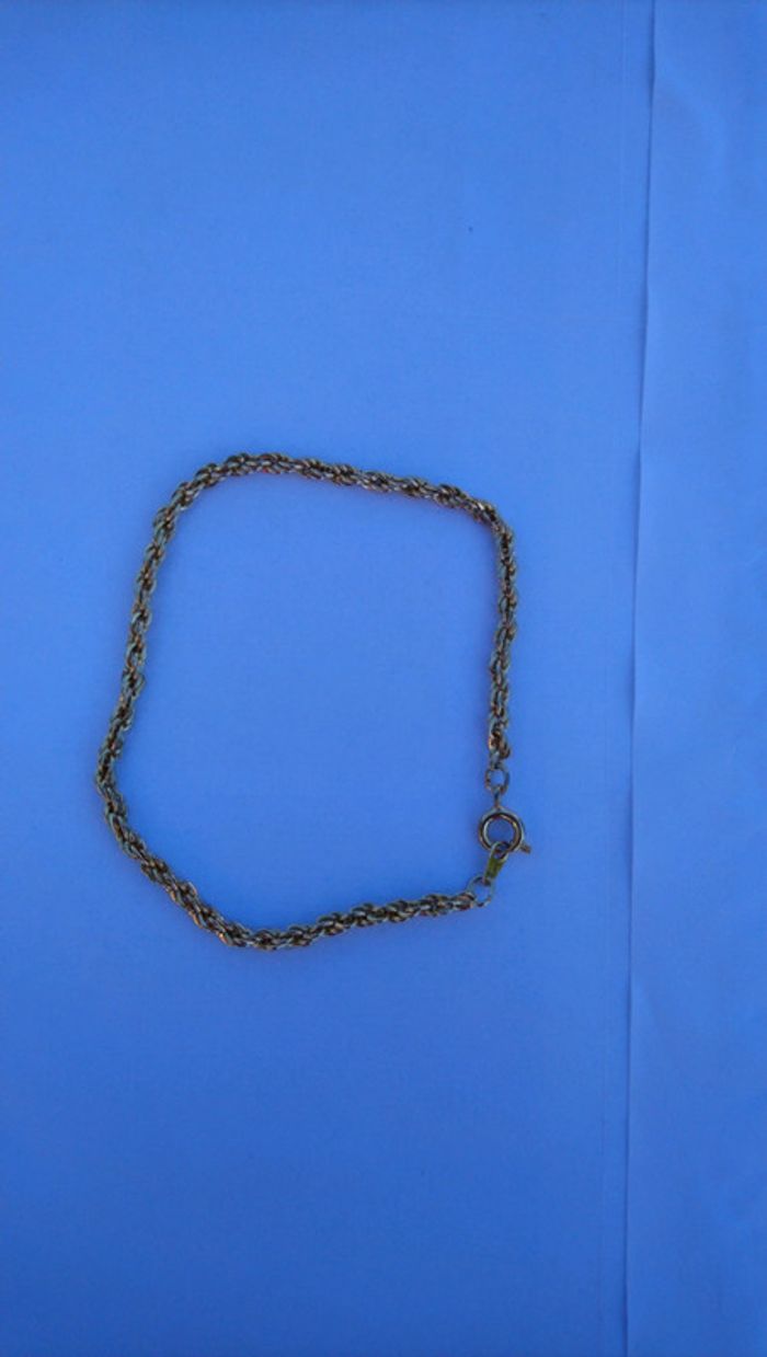 Bracelet de couleur dorée