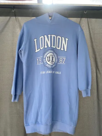 Robe pull à capuche bleue