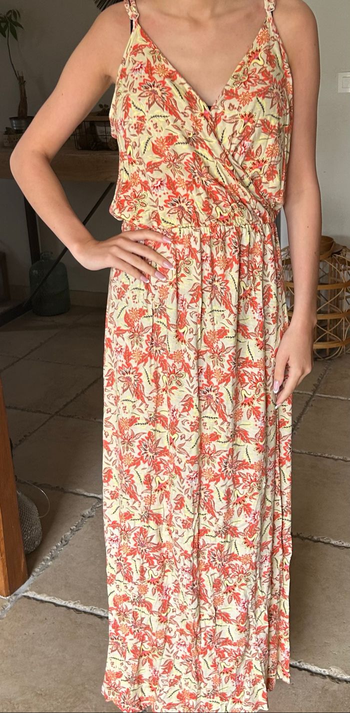 Robe fleurie à bretelle