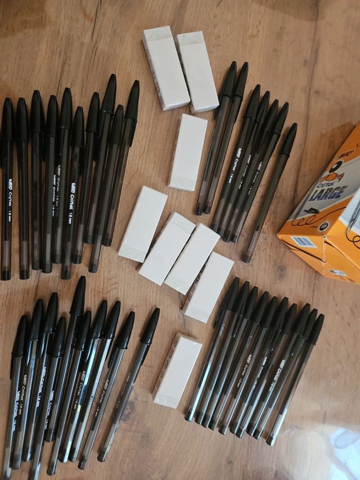 Lot fournitures scolaires 37 stylo noir bic et 8 gomme neuve - photo numéro 3