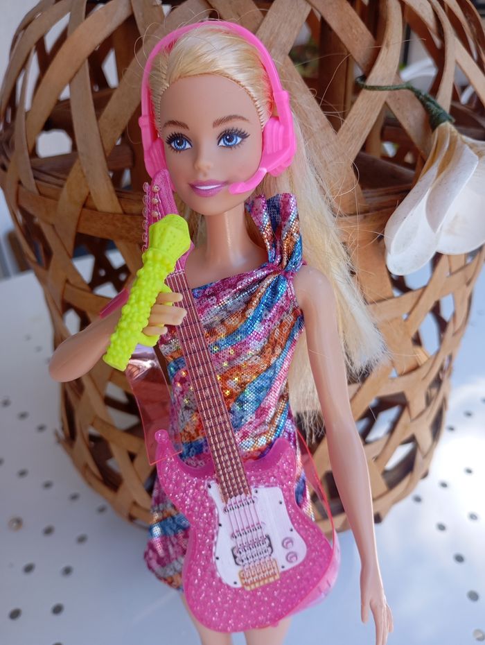 Barbie chanteuse et guitariste - photo numéro 3