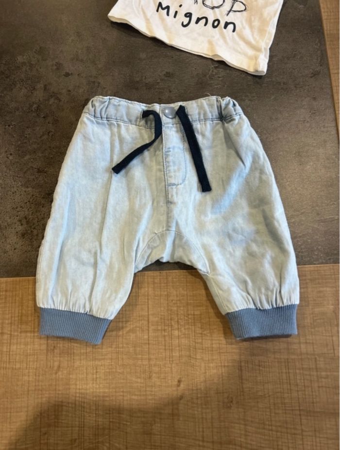 Pantalon et t-shirt manches courtes bébé taille 1 mois - photo numéro 2