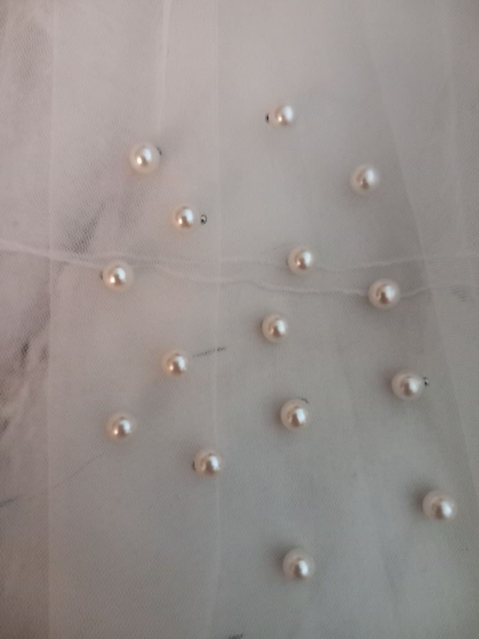 Voile de mariée en tulle couleur blanc à 2 volants avec groupes de perles fines - photo numéro 10