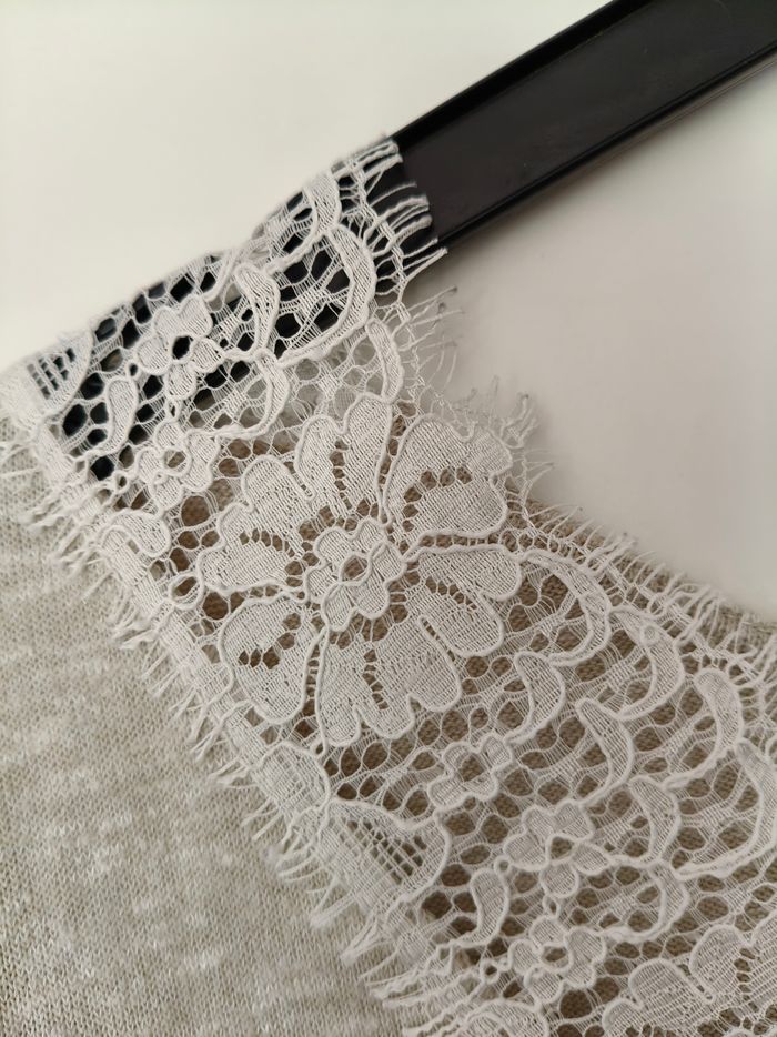 Pull femme H&M gris dentelle dos M - photo numéro 3